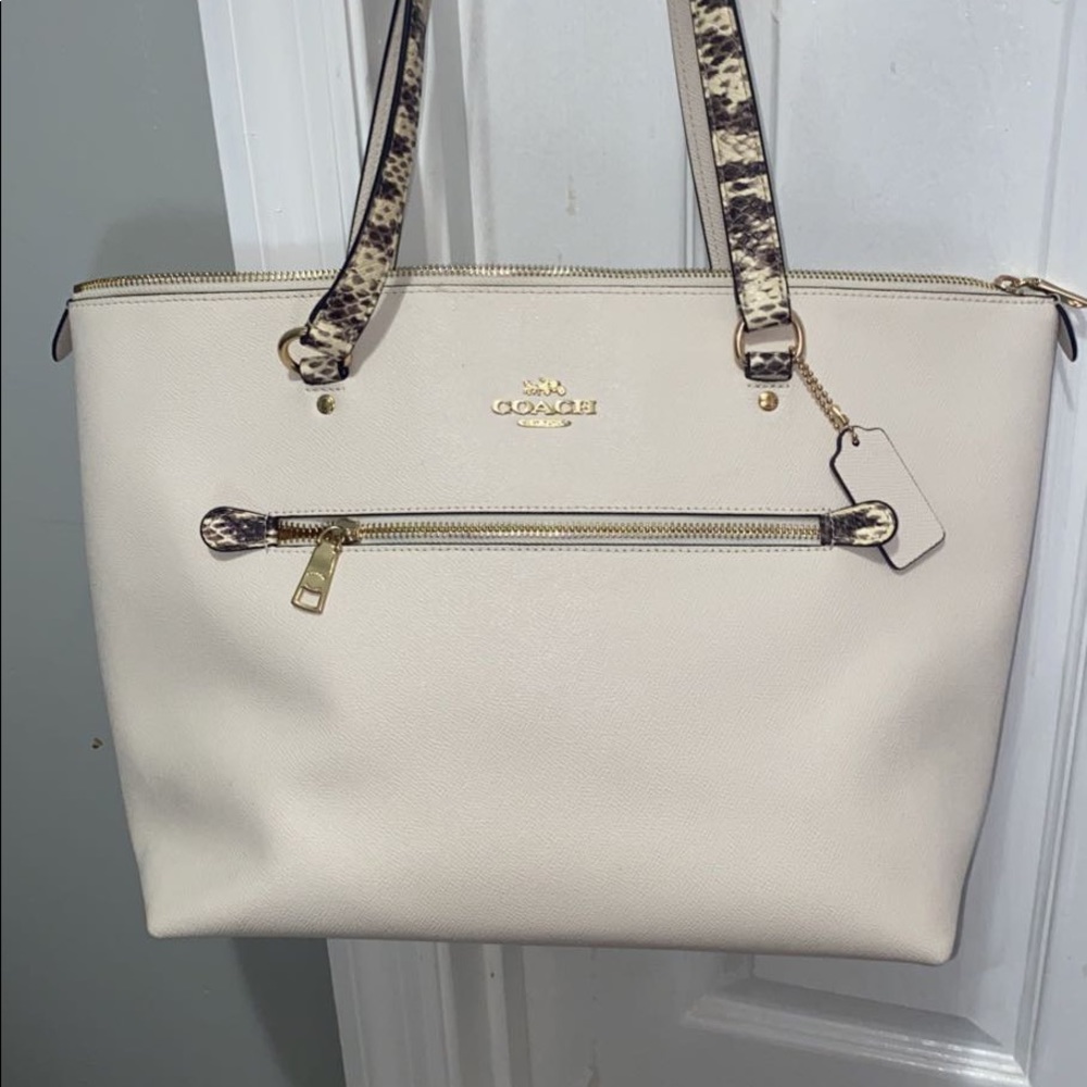 Coach zipped tote
